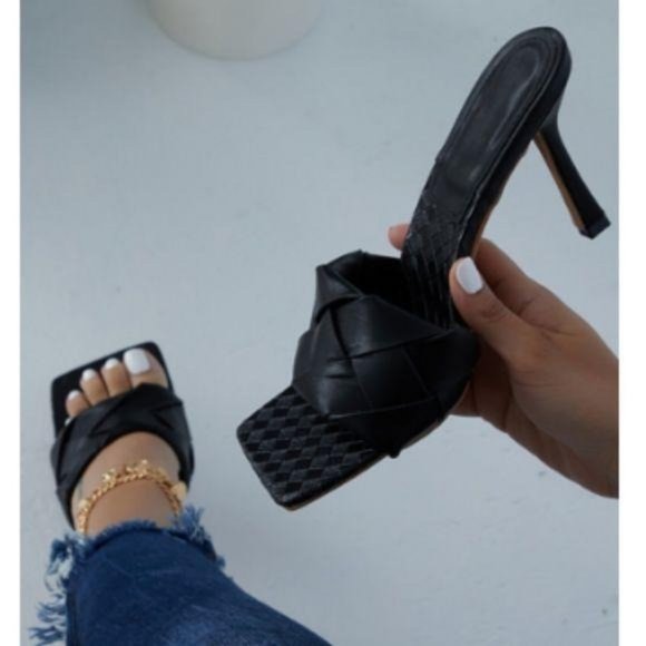 🚨RESTOCKED🚨 Woven Square Toe Mules - Black - Picture 6 of 7